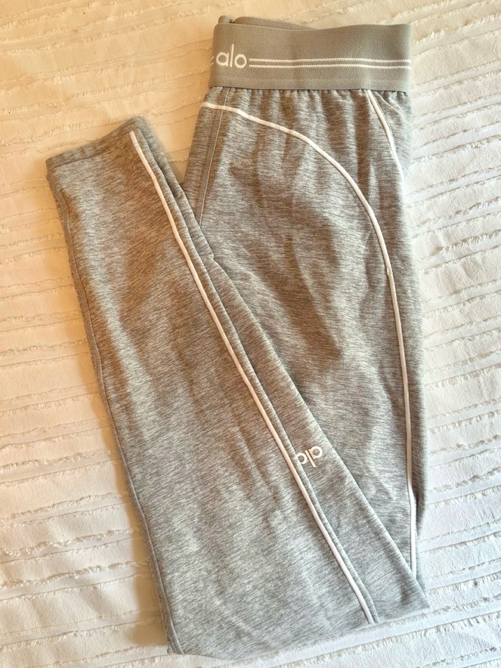 Alo Yoga High-Waist Heart Throb Women Legging